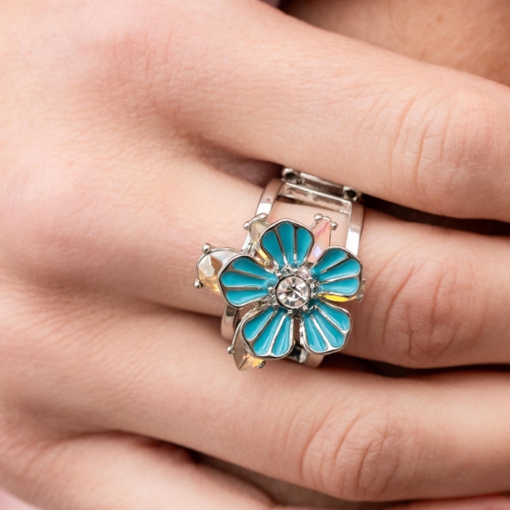 Hamptons Holiday Blue Ring 💍  Topaz